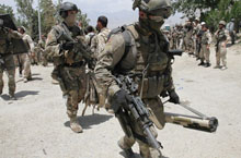 �������׶���������ǹս ��������Χ��